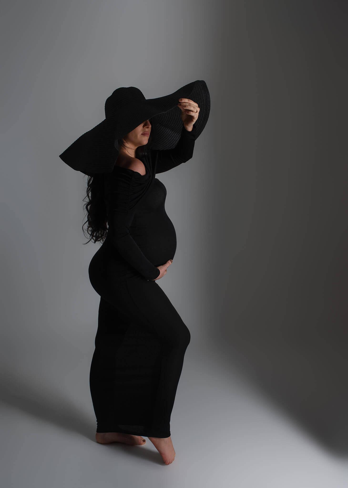Lire la suite à propos de l’article Qu’est-ce qui rend les portraits de grossesse inspirés de la mode intemporels ?